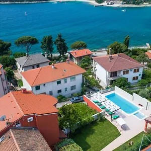 https://villa-oria.in-istria.net
