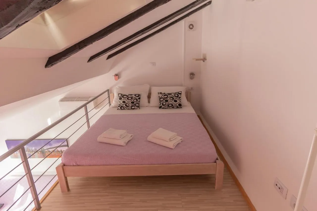Downtown Apartments Pola Croazia