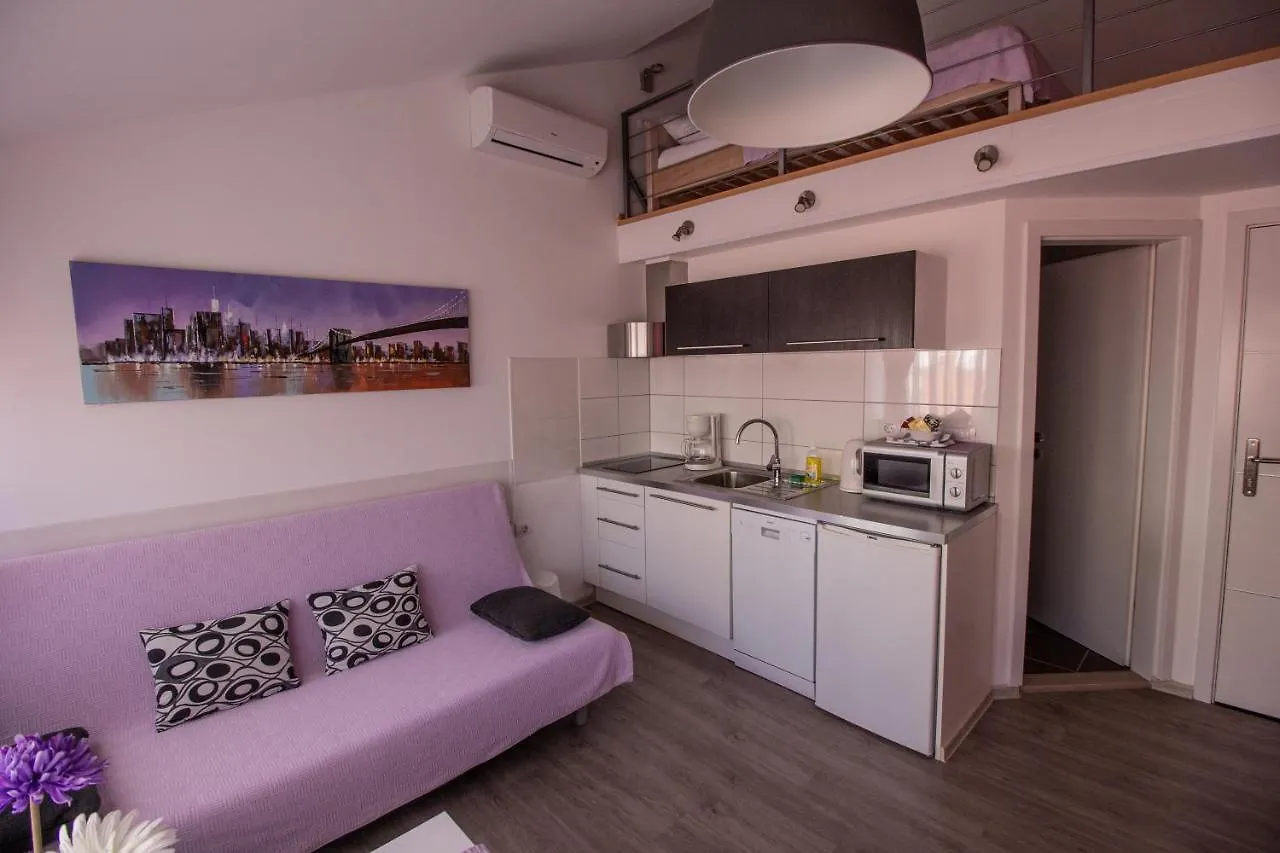 Downtown Apartments Pola Croazia