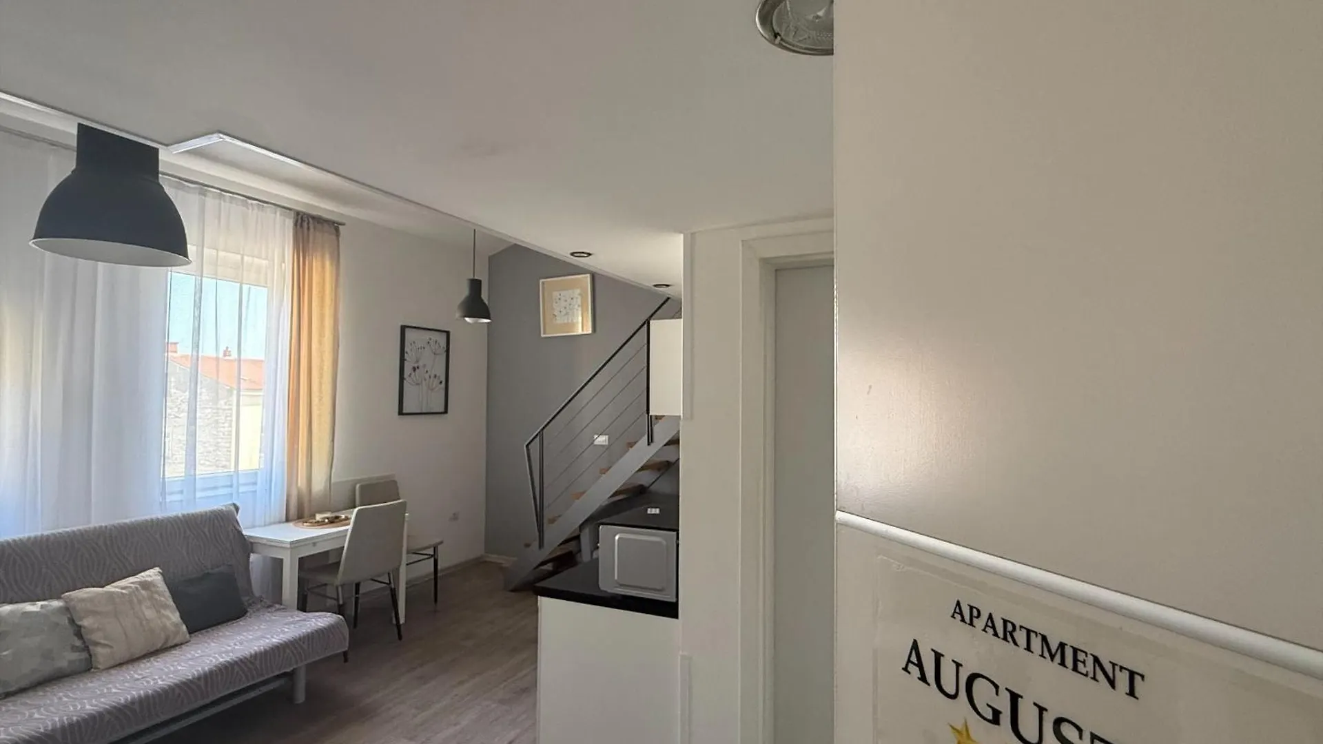 Downtown Apartments Pola Croazia