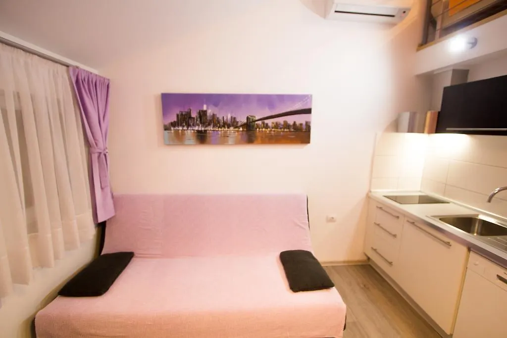 Downtown Apartments Pola Croazia
