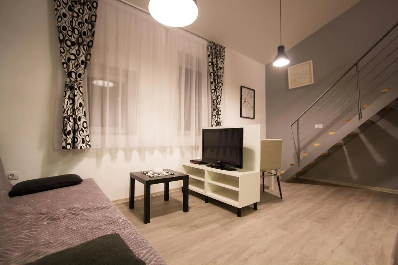 Downtown Apartments Pula 0*,