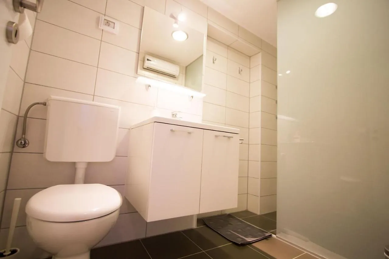 Downtown Apartments Pola Croazia