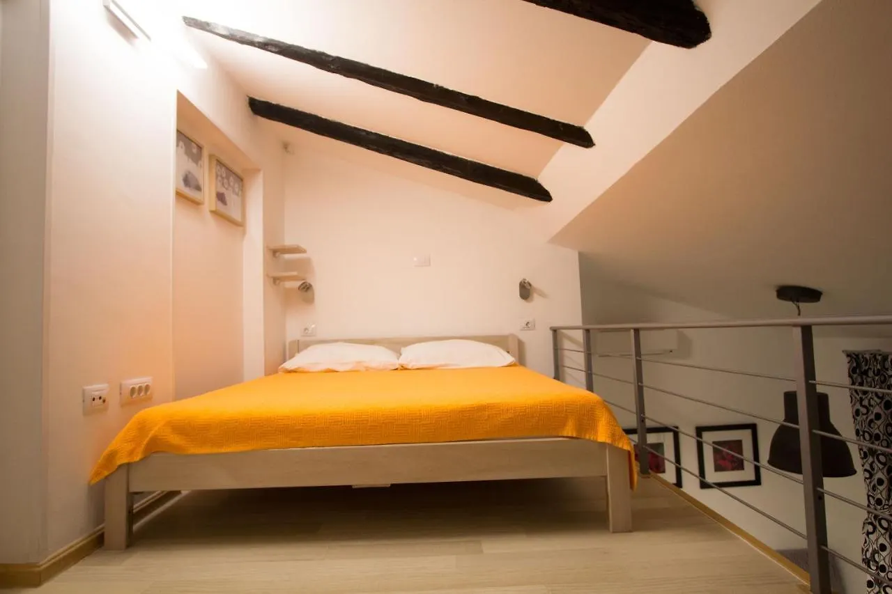 Downtown Apartments Pola Croazia