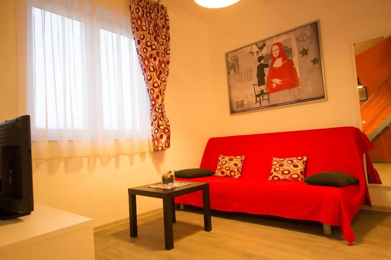 Downtown Apartments Pula 0*,