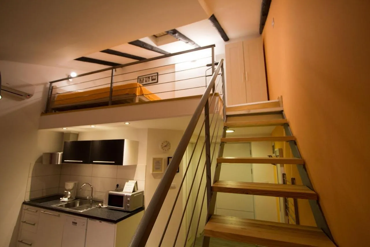 Downtown Apartments Pola 0*,  Croazia